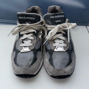 Collectible New Balance 992 Women’s gray classic running sneakers, Sz 7.5.
